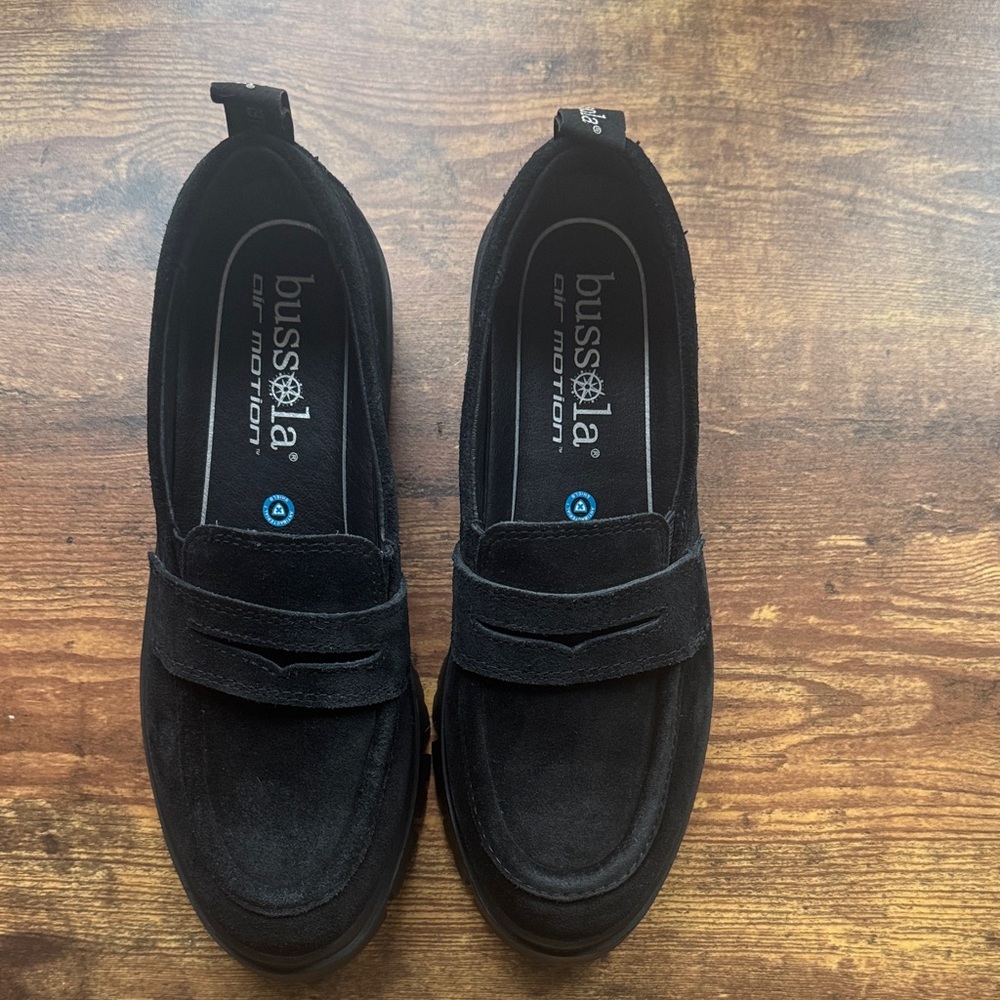 Bussola Women's Classic Black Flats